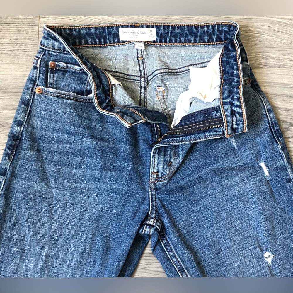 Abercrombie & Fitch High Rise Jeans - Picture 2 of 9